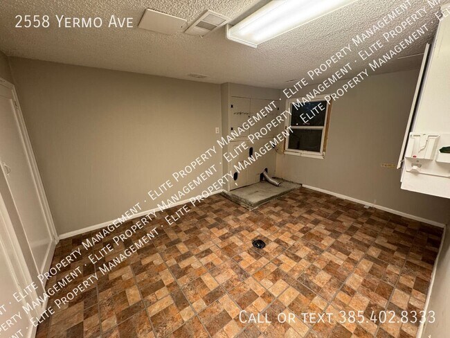 Building Photo - 2558 Yermo Ave