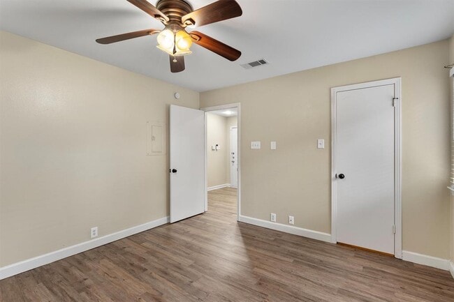 Building Photo - 6810 Deatonhill Dr