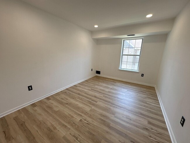 Building Photo - 72304 Delaire Landing Rd