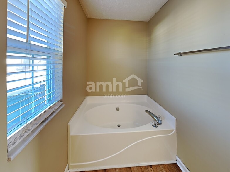 Building Photo - 5779 Tampico Dr