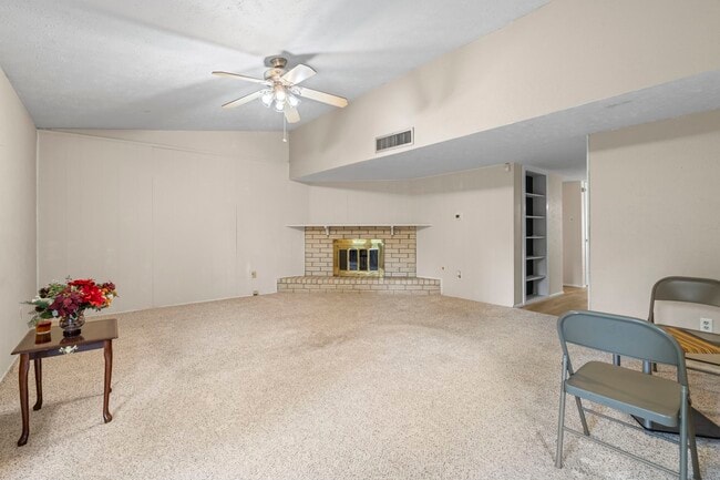 Building Photo - 2126 Turtle Creek Dr