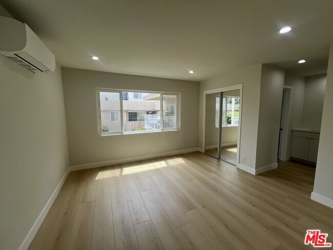 Building Photo - 11635 Mayfield Ave
