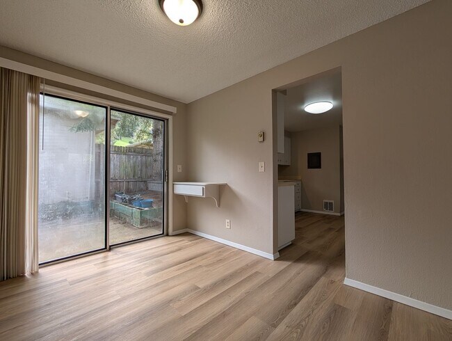 Building Photo - Bright 3 bedroom/ 1 bathroom Duplex with a fireplace and covered parking!