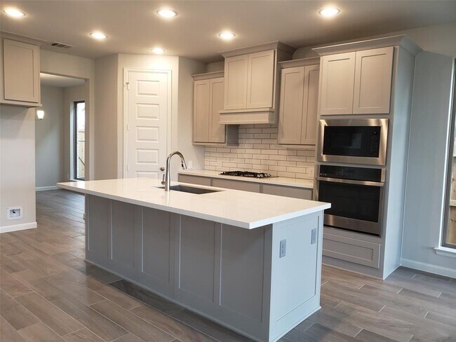 Building Photo - 8806 Morning Glow Dr