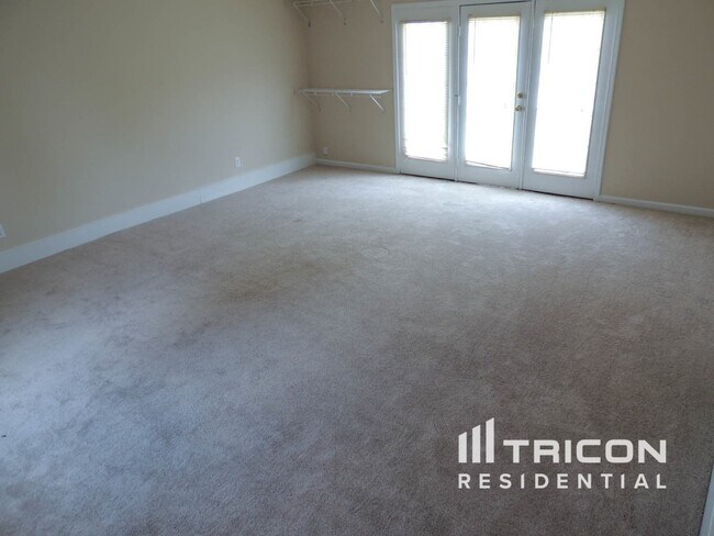 Building Photo - 99 Floresta Dr