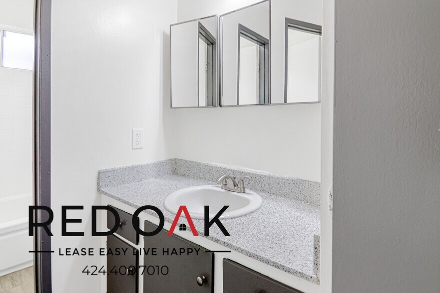 Building Photo - 615 Erie St