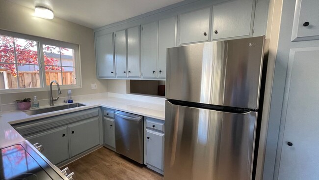 Building Photo - 1213 Otis Dr