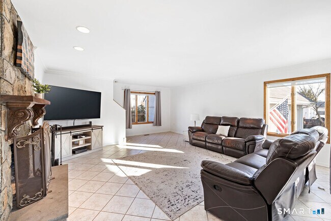 Building Photo - 14 Plymouth Ave