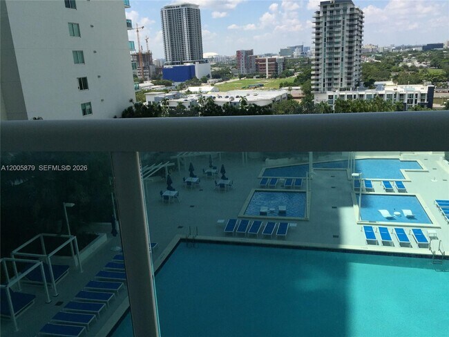 Building Photo - 1800 N Bayshore Dr