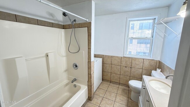 Building Photo - 3134 6th Ave