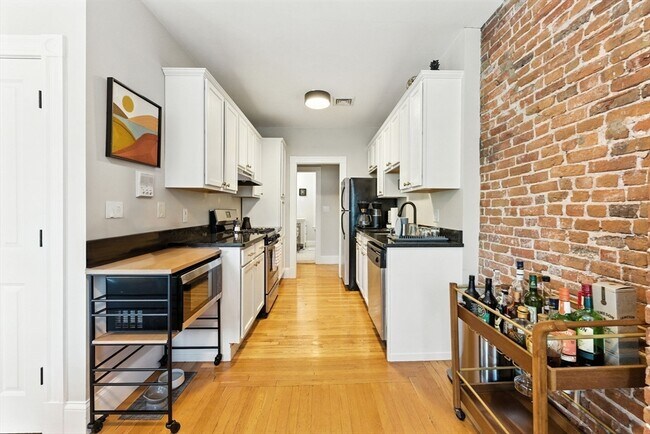 Building Photo - 19 Medford St