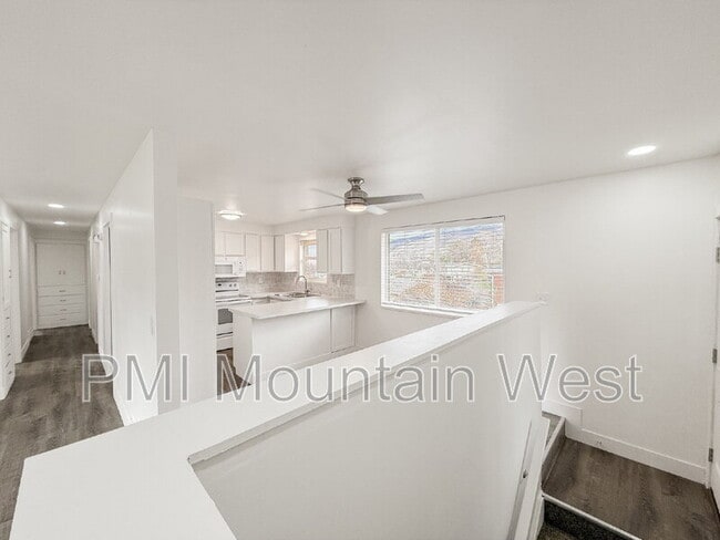 Building Photo - 1011 Claremont Dr