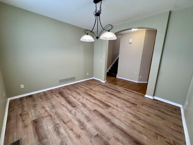 Building Photo - 7031 S Oak Hill Cir