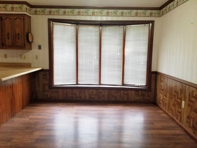 Building Photo - Spacious South Augusta Home Renovated. Con...