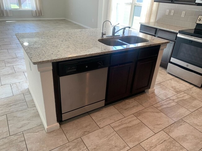 Building Photo - *COMING SOON* Comfort & Convenience – 2-Story Home with Fenced Backyard!