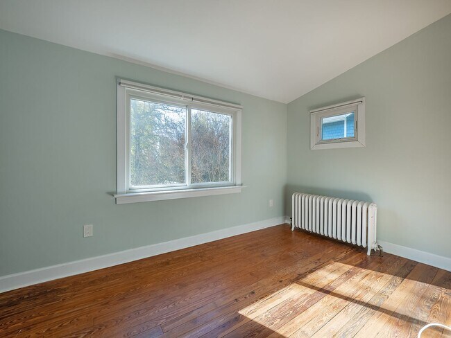Building Photo - Charming, Renovated Bungalow in NW DC Tenley Area