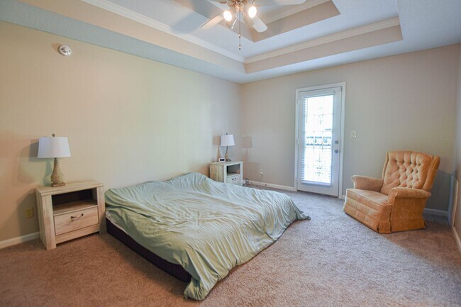 Building Photo - Pet Friendly Three Bedroom!