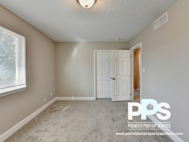 Building Photo - 390 W Lake Ave NW