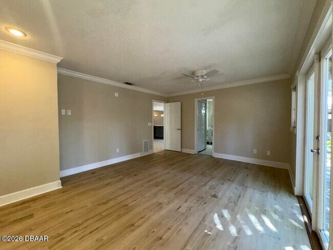 Building Photo - 190 Hidden Hills Dr