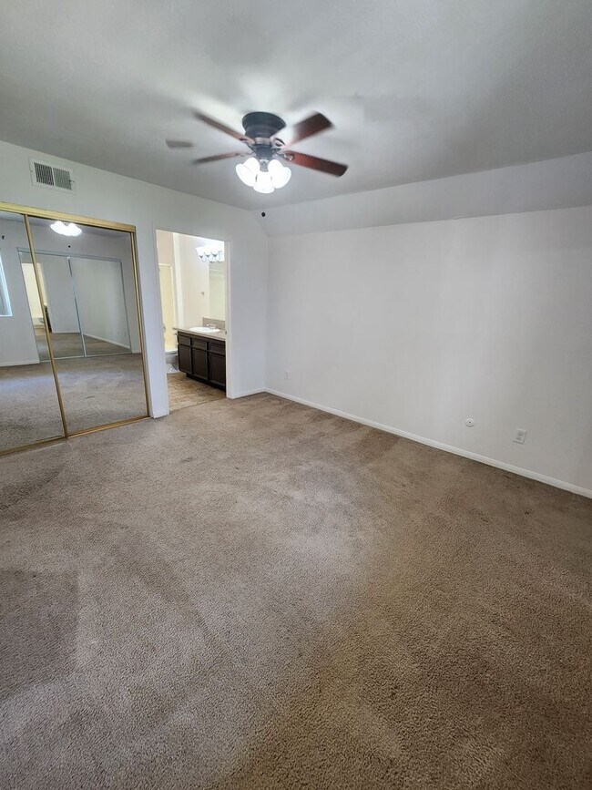 Building Photo - Gorgeous and Comfortable - Dual Master Suites - 2BD/2BA - East Mission Valley
