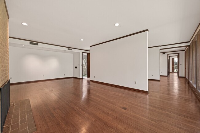 Building Photo - 10614 Fairlane Dr