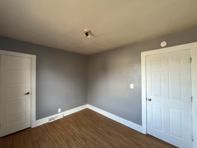 Building Photo - 3404-3406 Victory Ave