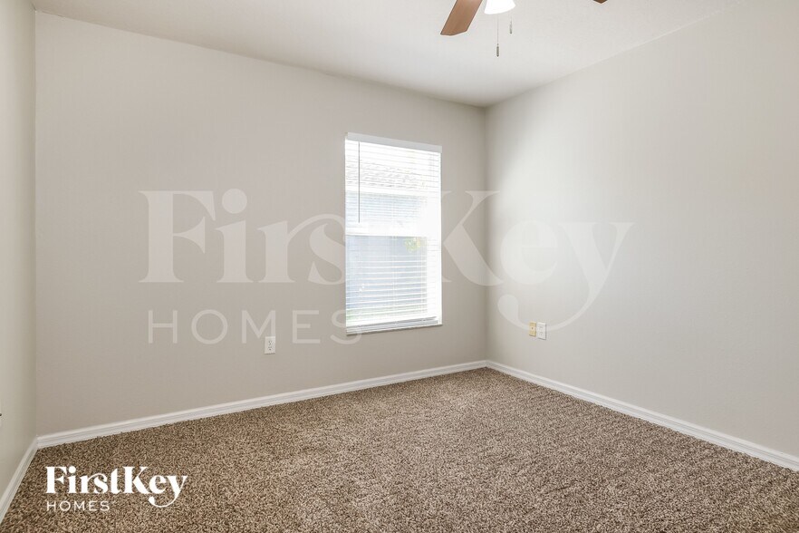Building Photo - 557 Reddicks Cir