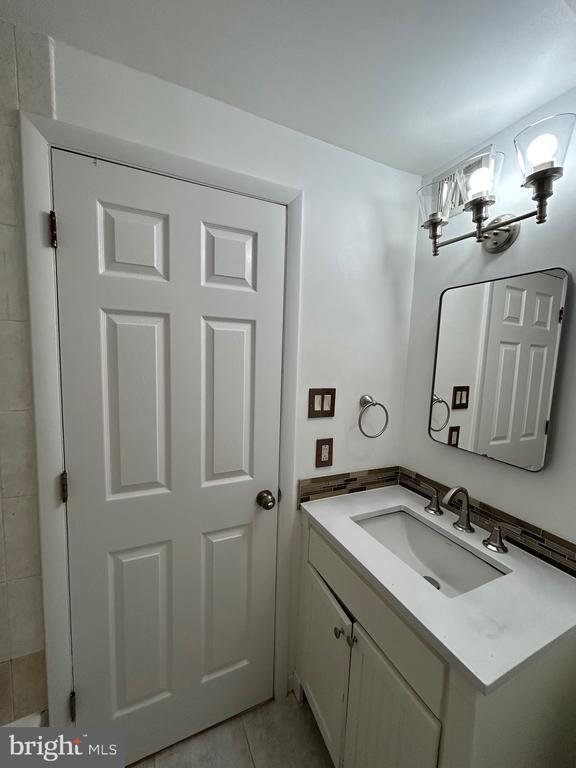 Building Photo - 12405 Hickory Tree Way