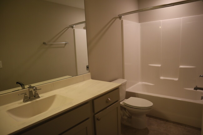 bathroom - 1006 Gateway Commons Cir