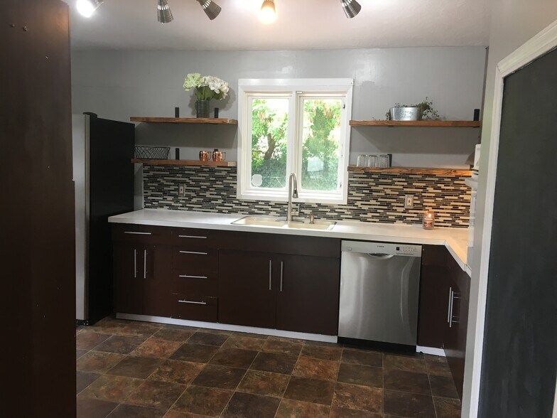 Kitchen - 3512 East Ben Burr Boulevard