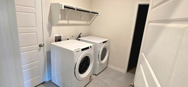 Building Photo - 4125 Sky Dr