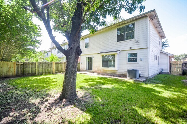Building Photo - 8826 Pecan Pl Dr