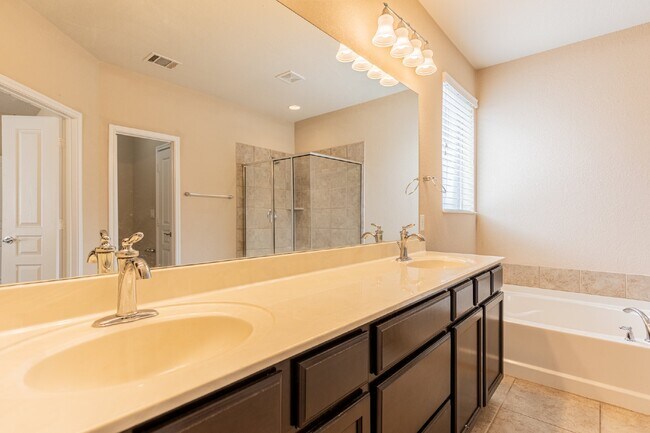 Building Photo - 3922 Retreat Run