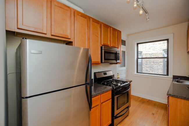Building Photo - 3511 N Racine Ave