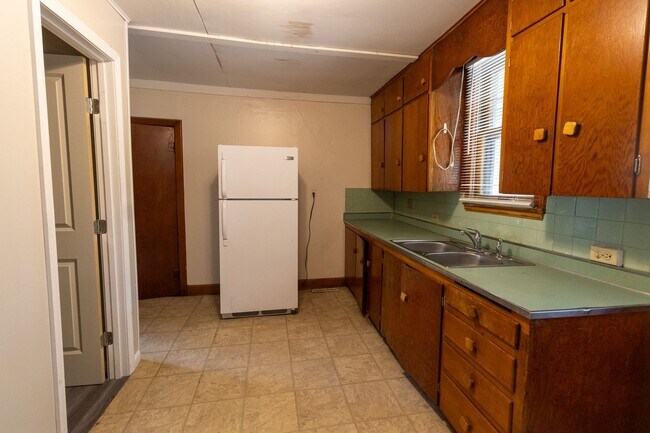 Building Photo - 1403 Hinkson Ave