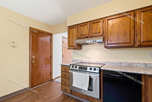 Building Photo - Charming 2-Bedroom Home in Desirable Woodstock Area – Pet Friendly!