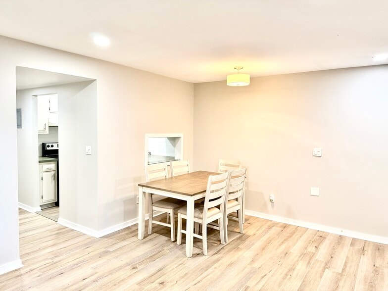 Building Photo - 11 Wild Oaks Rd