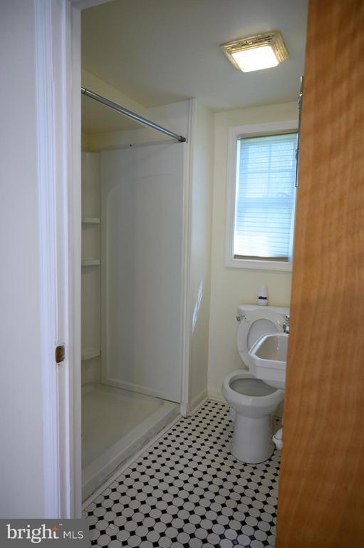 Building Photo - 948 Homeland Dr