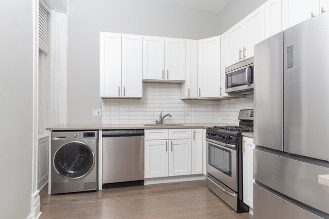 Building Photo - 42 E Chicago Ave