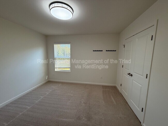 Building Photo - 1311 Red Deer Dr