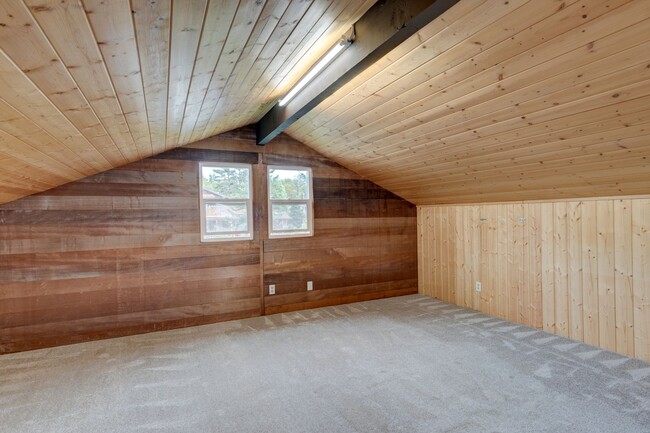 Building Photo - 2 Bedroom + Loft Cottage with Puget Sound ...