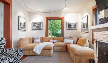 Building Photo - 173 Aloha St