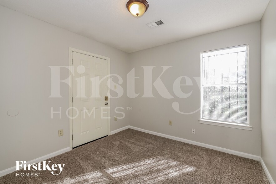 Building Photo - 2852 Beverly Hill St