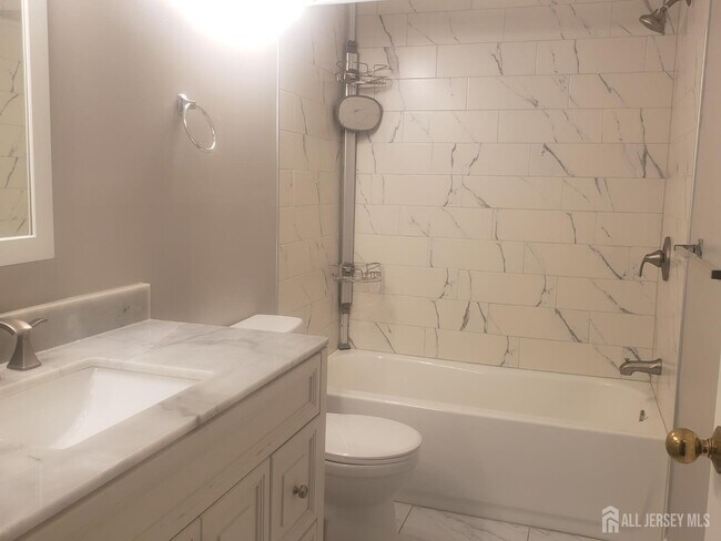 Building Photo - 5032 Beech Ct