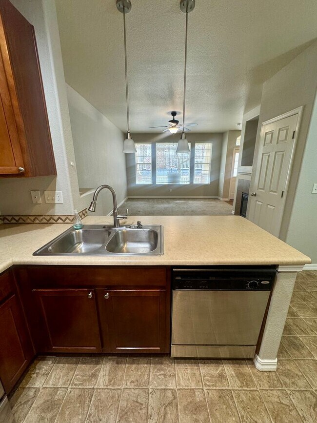 Building Photo - Updated Townhome in North Colorado Springs