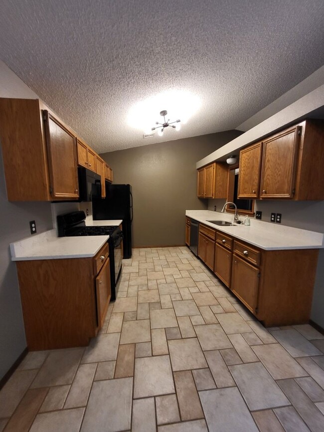 Building Photo - (3) Bed/(2) Bath in Eagle Cliff Addition A...
