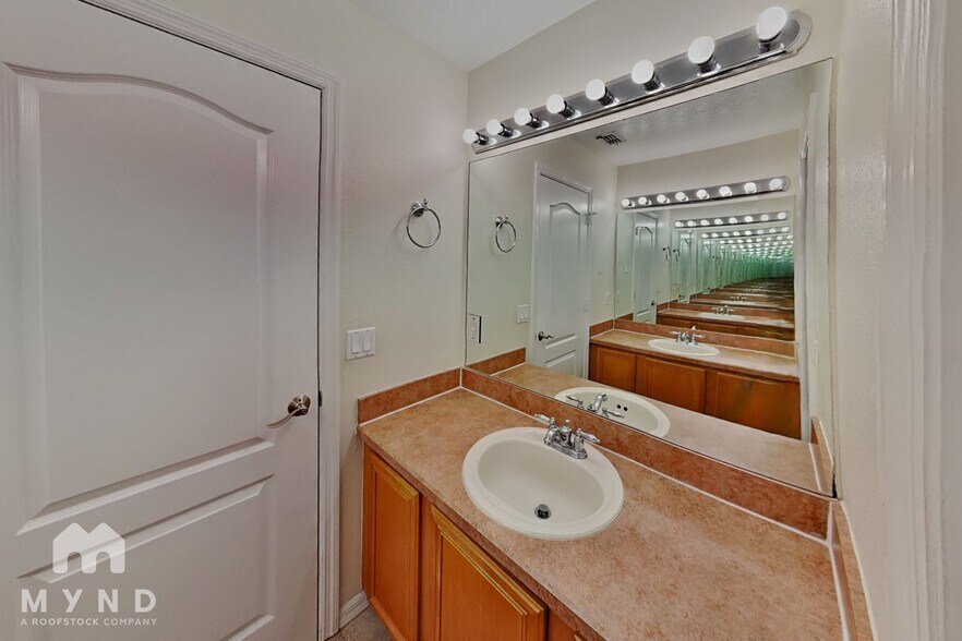 Building Photo - 9333 Mandrake Ct