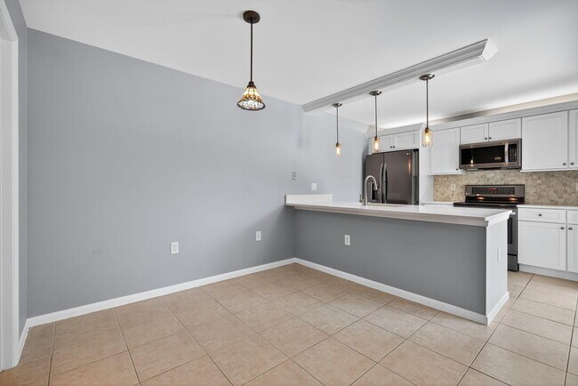 Building Photo - 2814 28th Ct