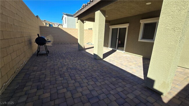 Building Photo - 10971 Meridian Flds Ave