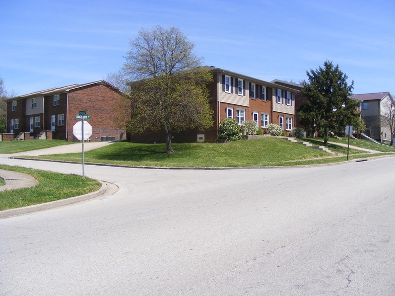 Park behind building - 743 Ridgeview Dr